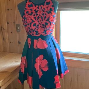 Terani Glamour homecoming dress red navy floral NWT size 4
